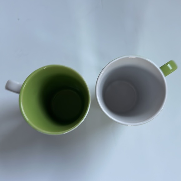 Tabletop Gallery “Andrea” Set of 2 12oz ceramic mugs rubber bottom green white - Picture 4 of 4